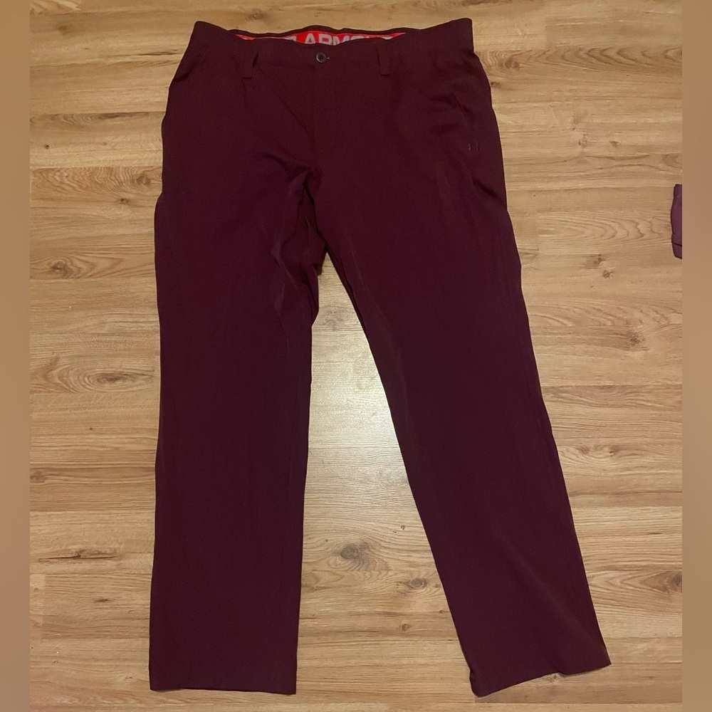 Under Armour Burgundy Dress Golf Pants size 40/32